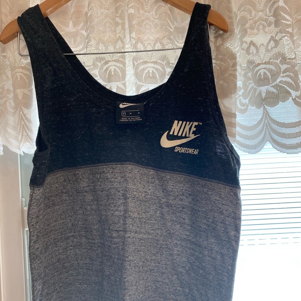 Nike tank top size medium